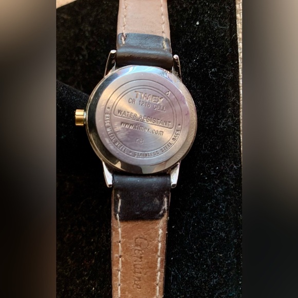 TIMEX Women's Vintage K8 Goldtone Watch - Picture 4 of 9